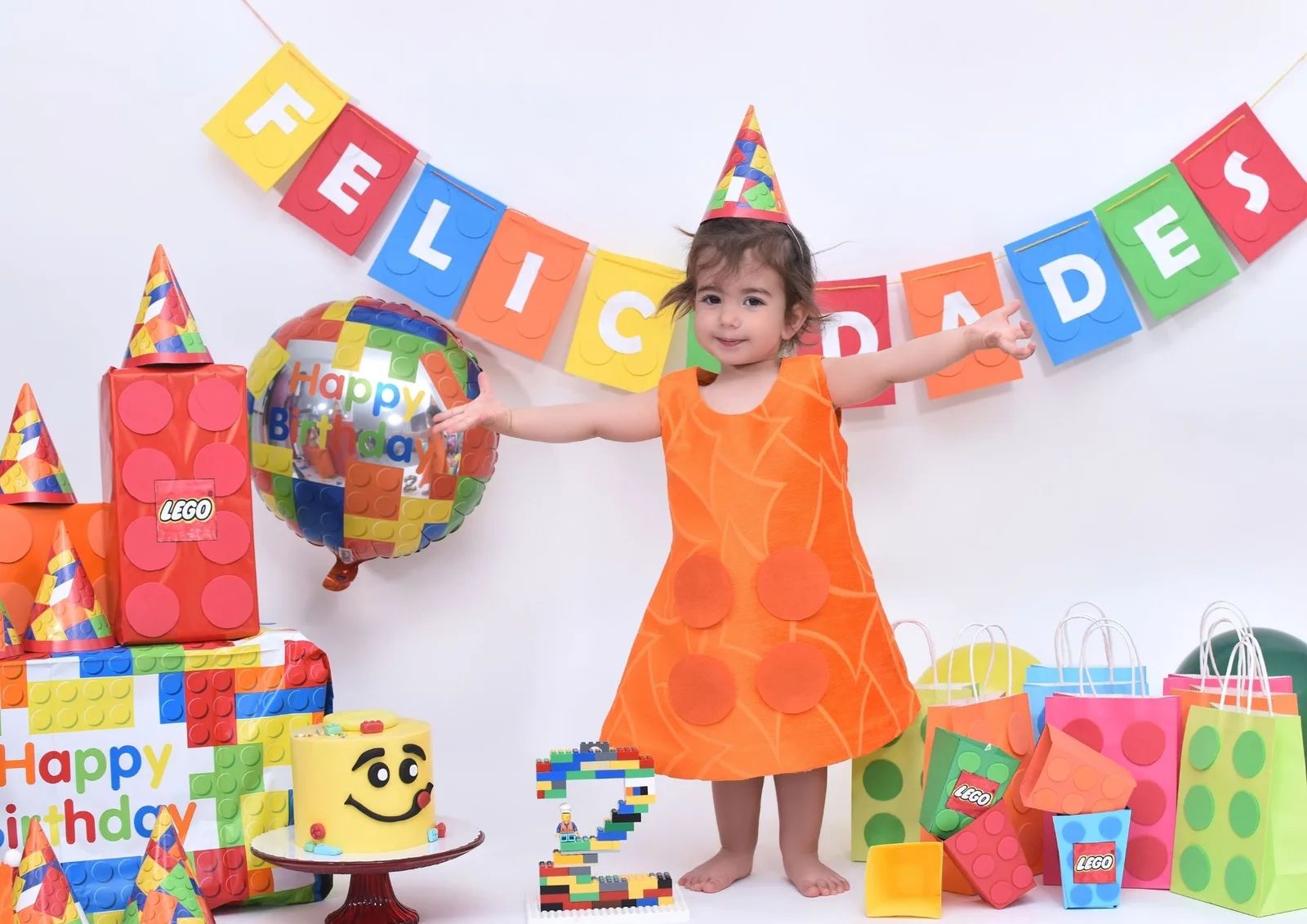 Escenario personalizado de bloques de colores para fotografía de cumpleaños infantil